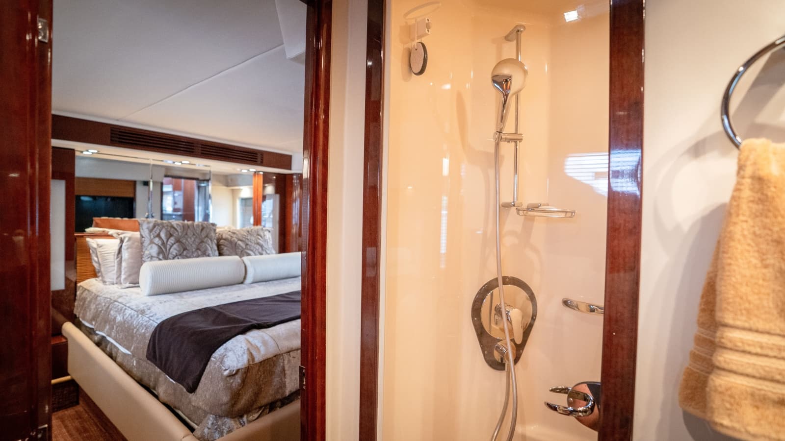 2012 Sea Ray 580 Sundancer - Photo 36
