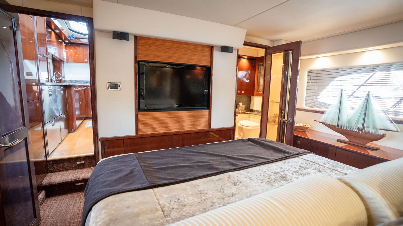 2012 Sea Ray 580 Sundancer - Photo 34