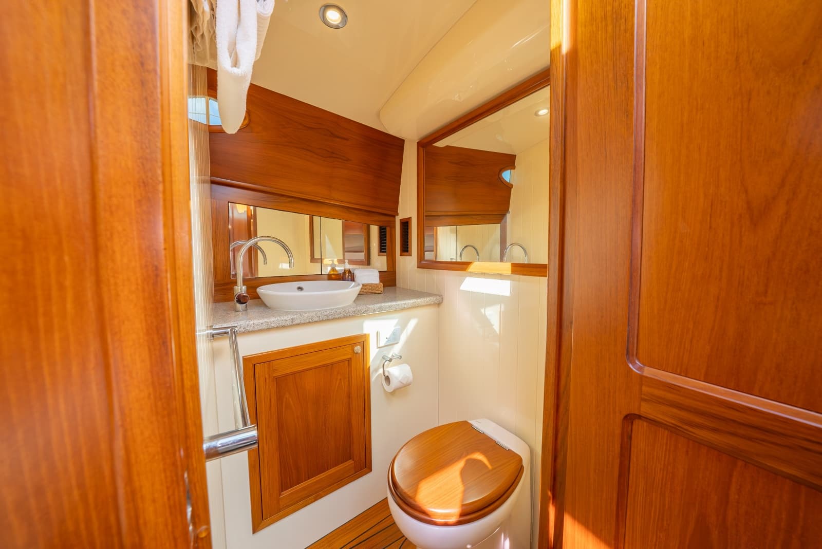 2012 Palm Beach Motor Yachts PB50 - Photo 20