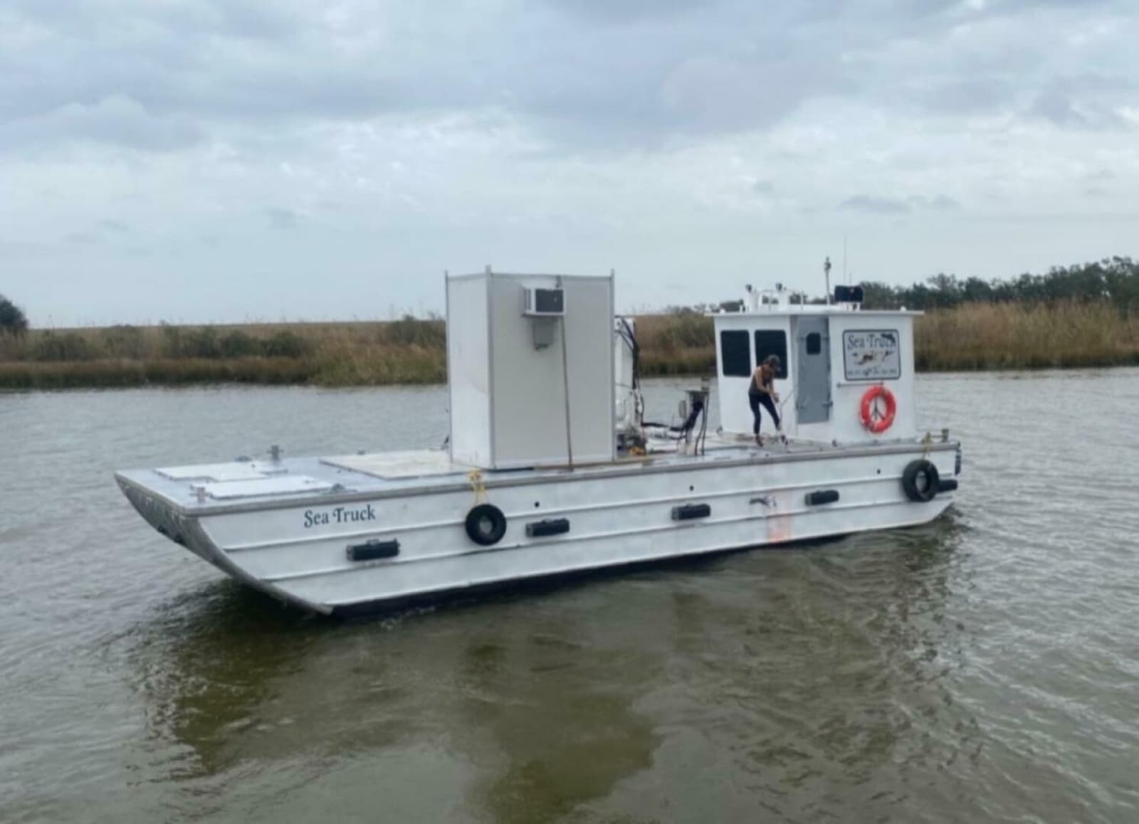 1985 Custom Aluminum Barge - Photo 2