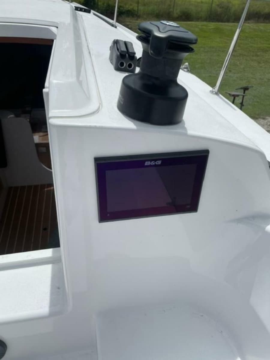 2022 J Boats J9 - Photo 15
