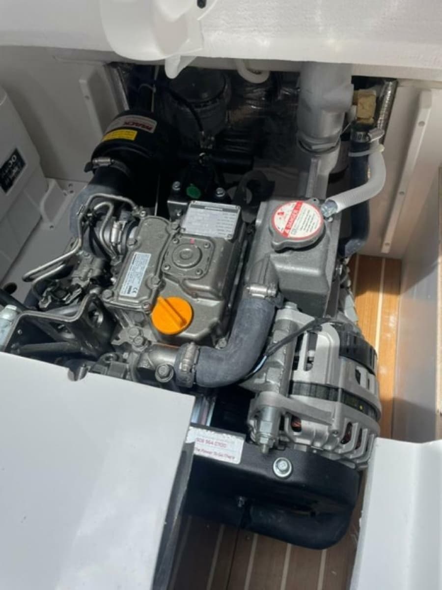 2022 J Boats J9 - Photo 11