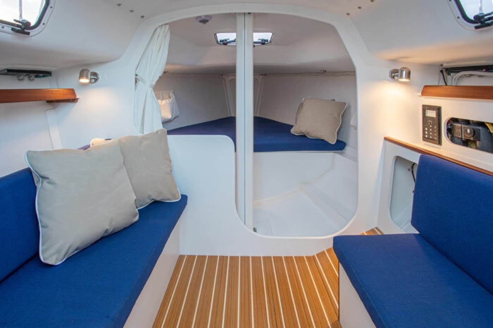 2022 J Boats J9 - Photo 16