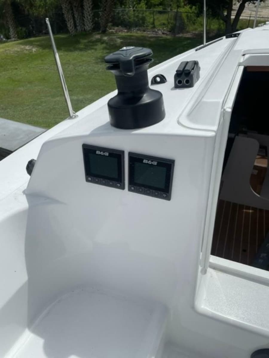 2022 J Boats J9 - Photo 13