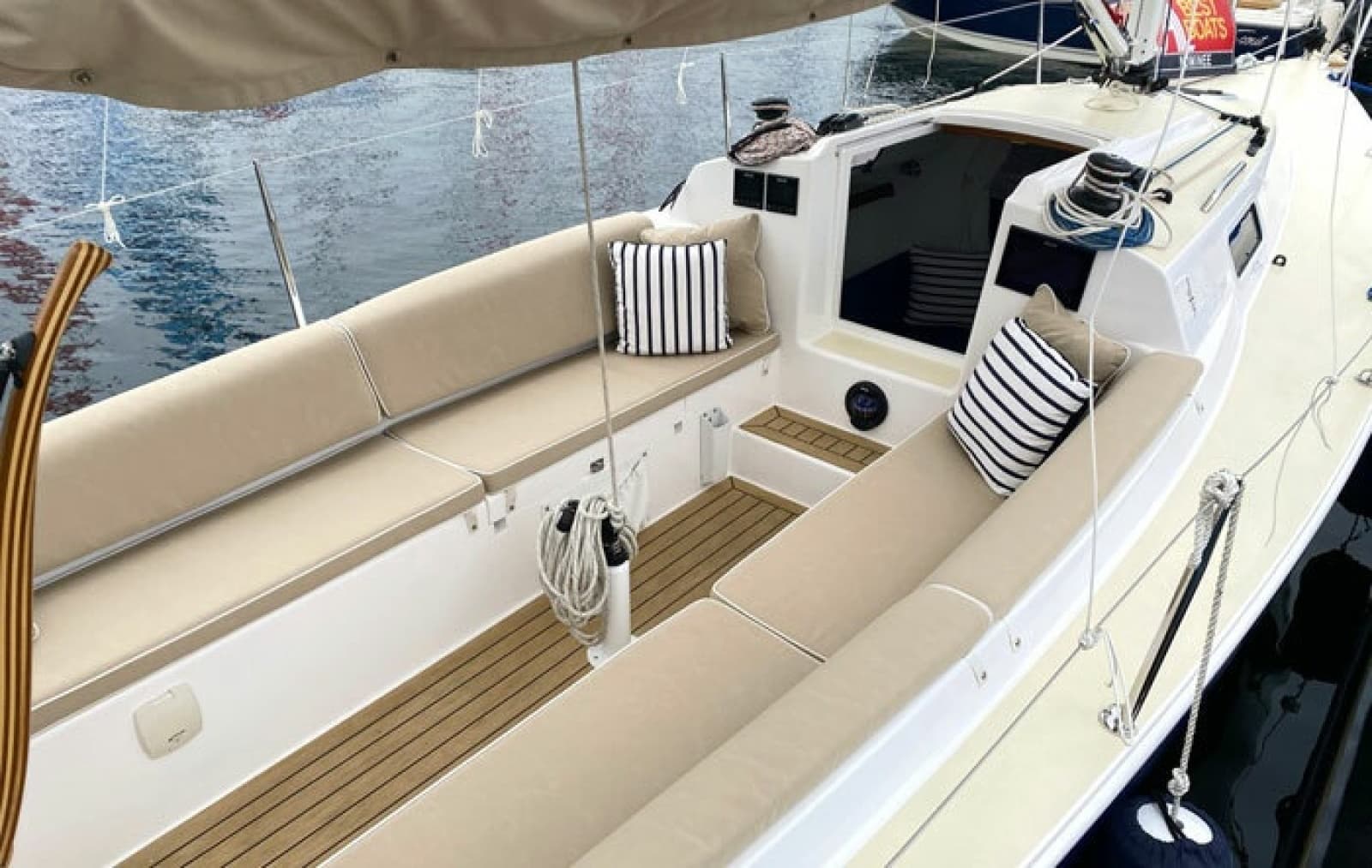 2022 J Boats J9 - Photo 17