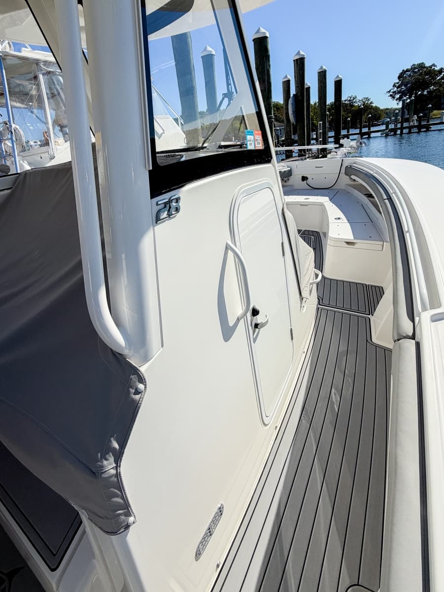 2020 Regulator 28 Forward Seating - Photo 11