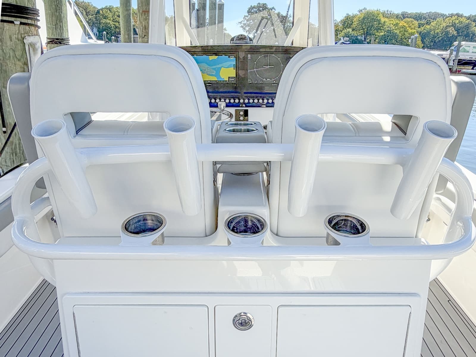 2020 Regulator 28 Forward Seating - Photo 10