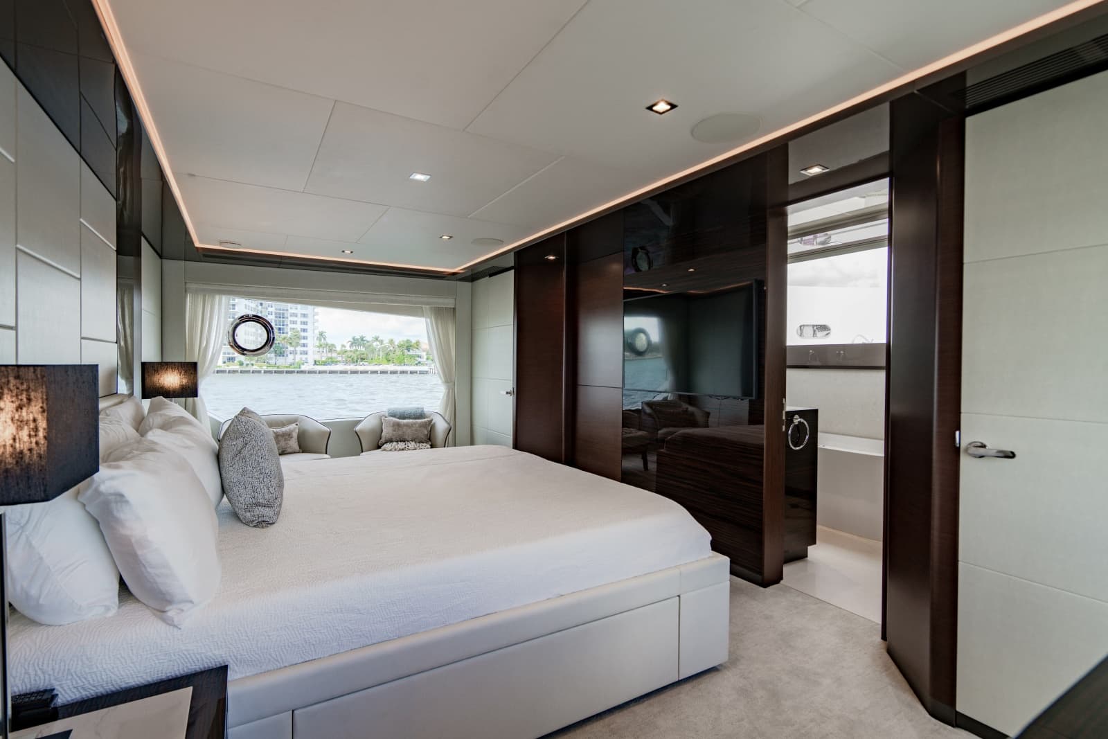 2023 Ocean Alexander 32 Explorer - Photo 97