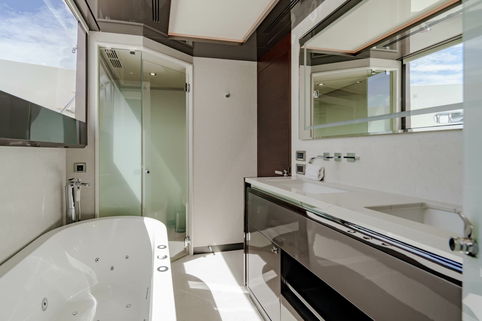 2023 Ocean Alexander 32 Explorer - Photo 135