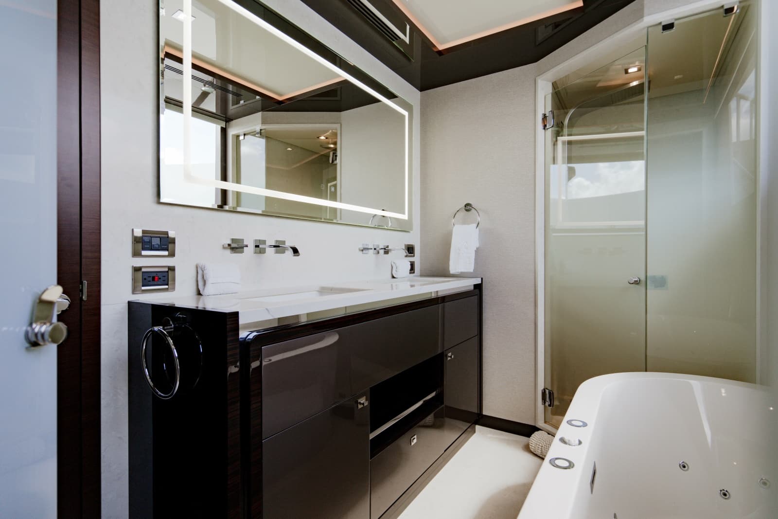 2023 Ocean Alexander 32 Explorer - Photo 138