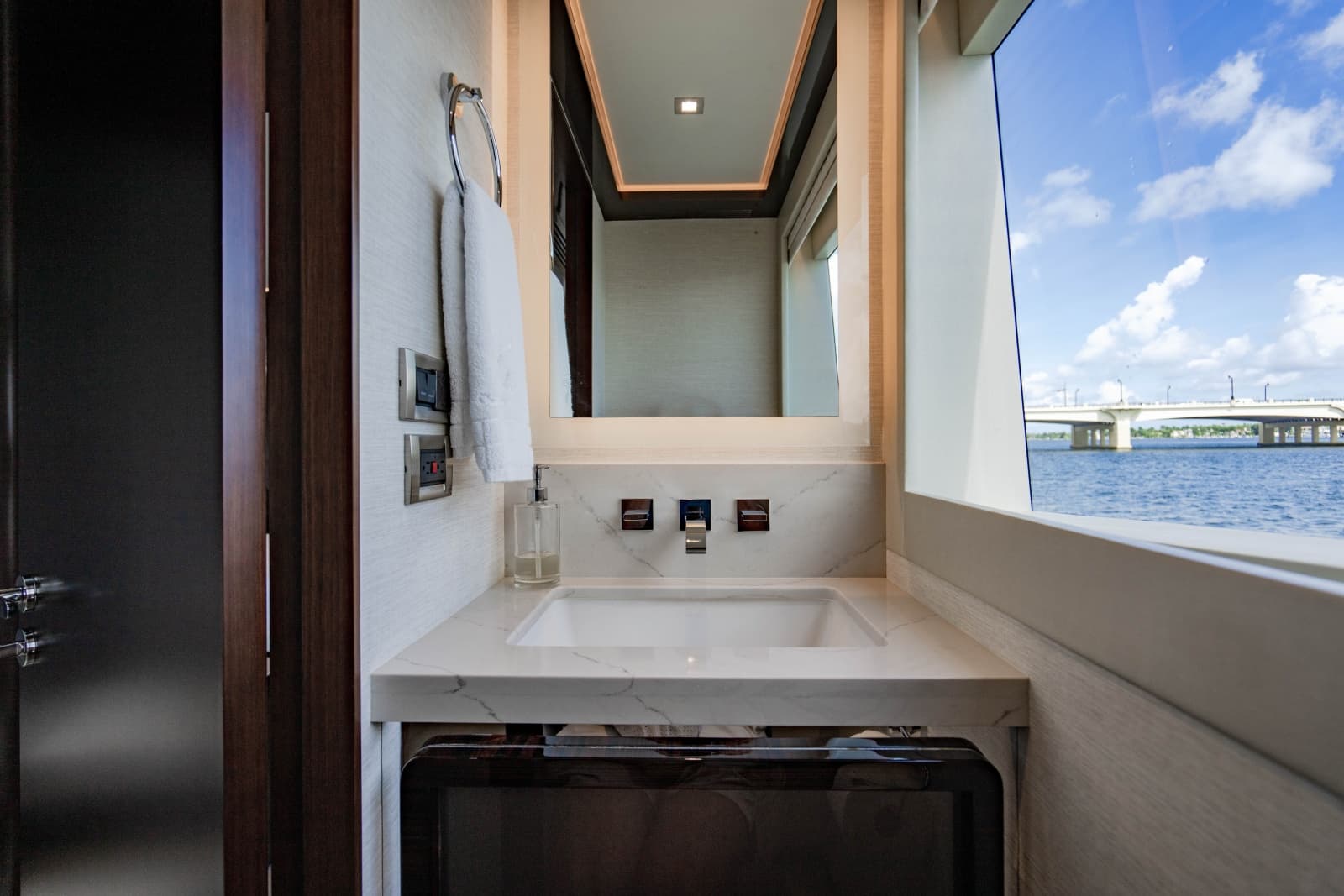 2023 Ocean Alexander 32 Explorer - Photo 58