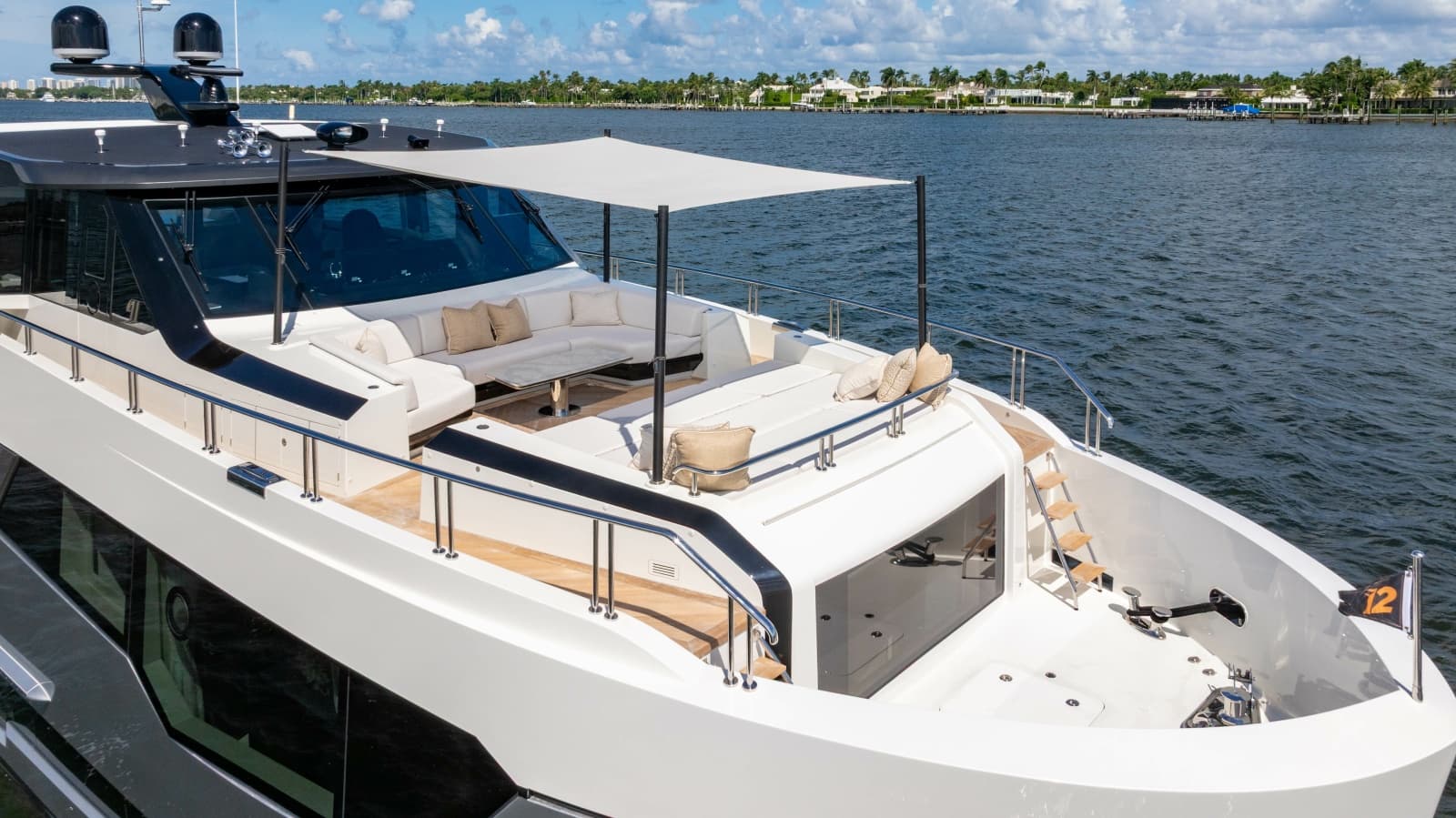 2023 Ocean Alexander 32 Explorer - Photo 6