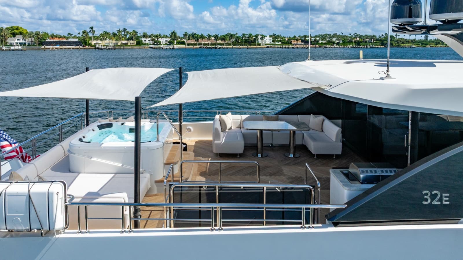 2023 Ocean Alexander 32 Explorer - Photo 2