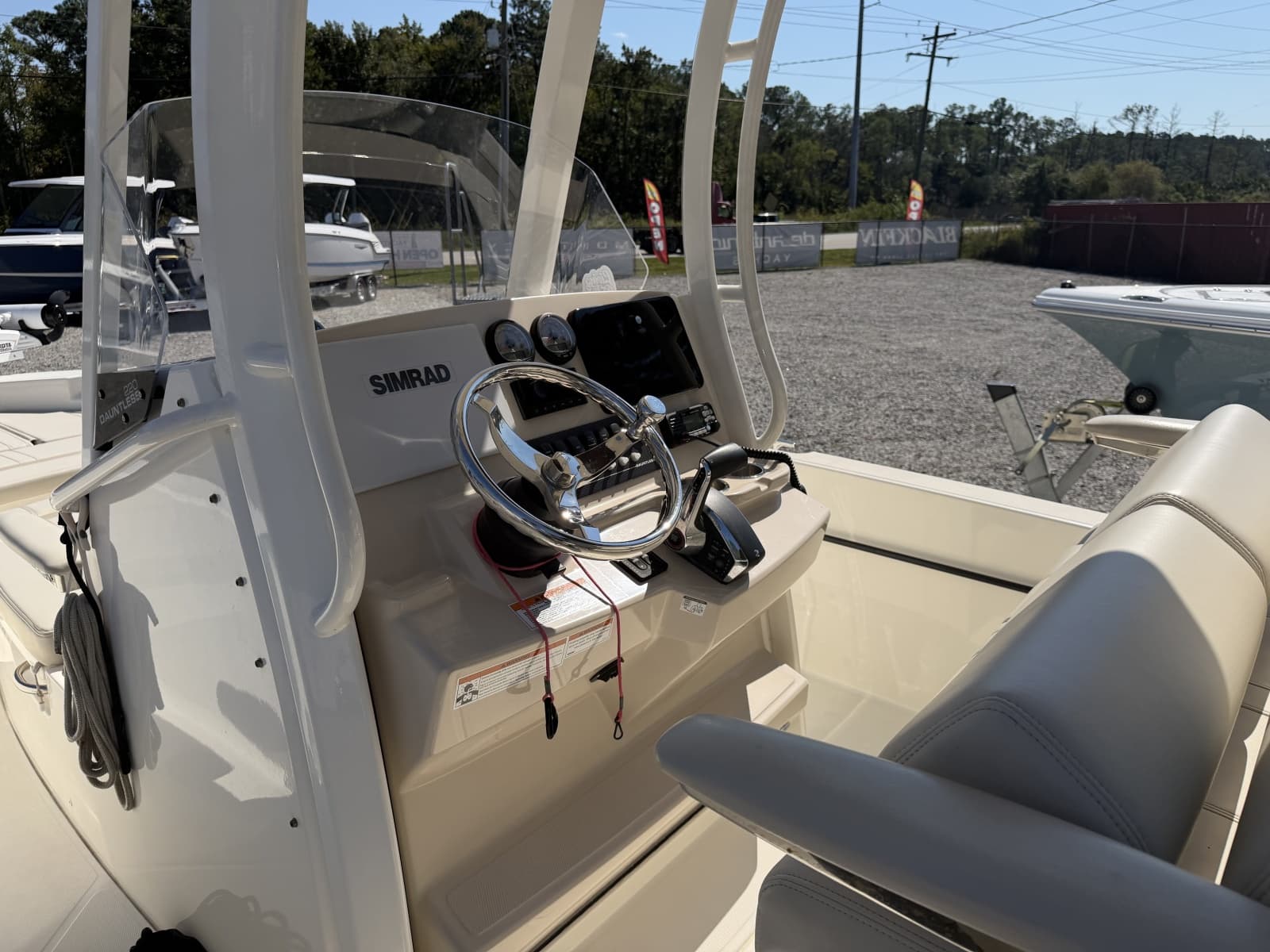 2022 Boston Whaler 220 Dauntless - Photo 12