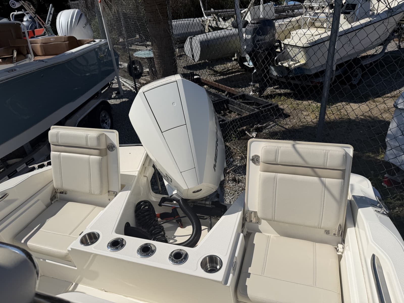 2022 Boston Whaler 220 Dauntless - Photo 6