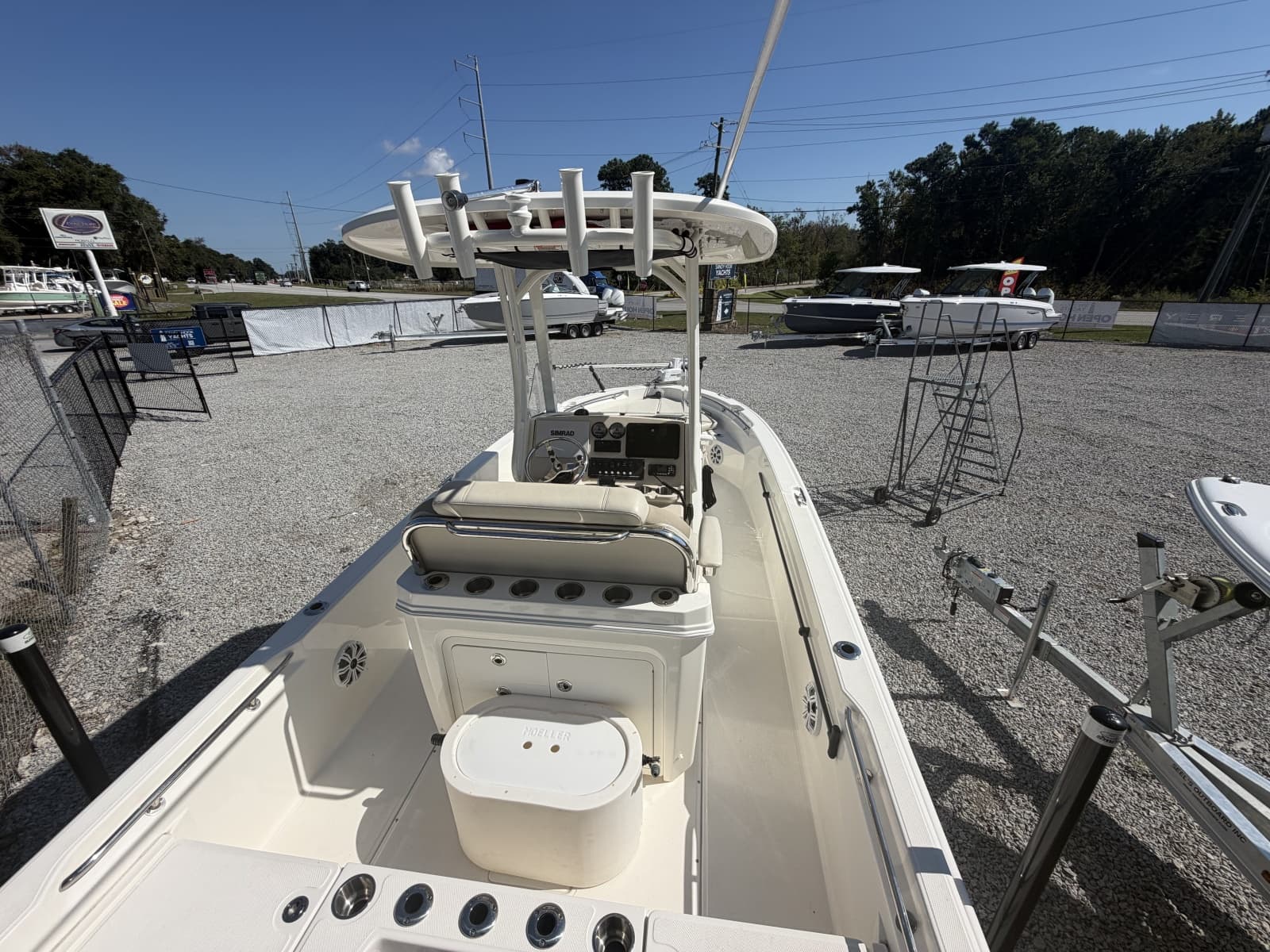 2022 Boston Whaler 220 Dauntless - Photo 4