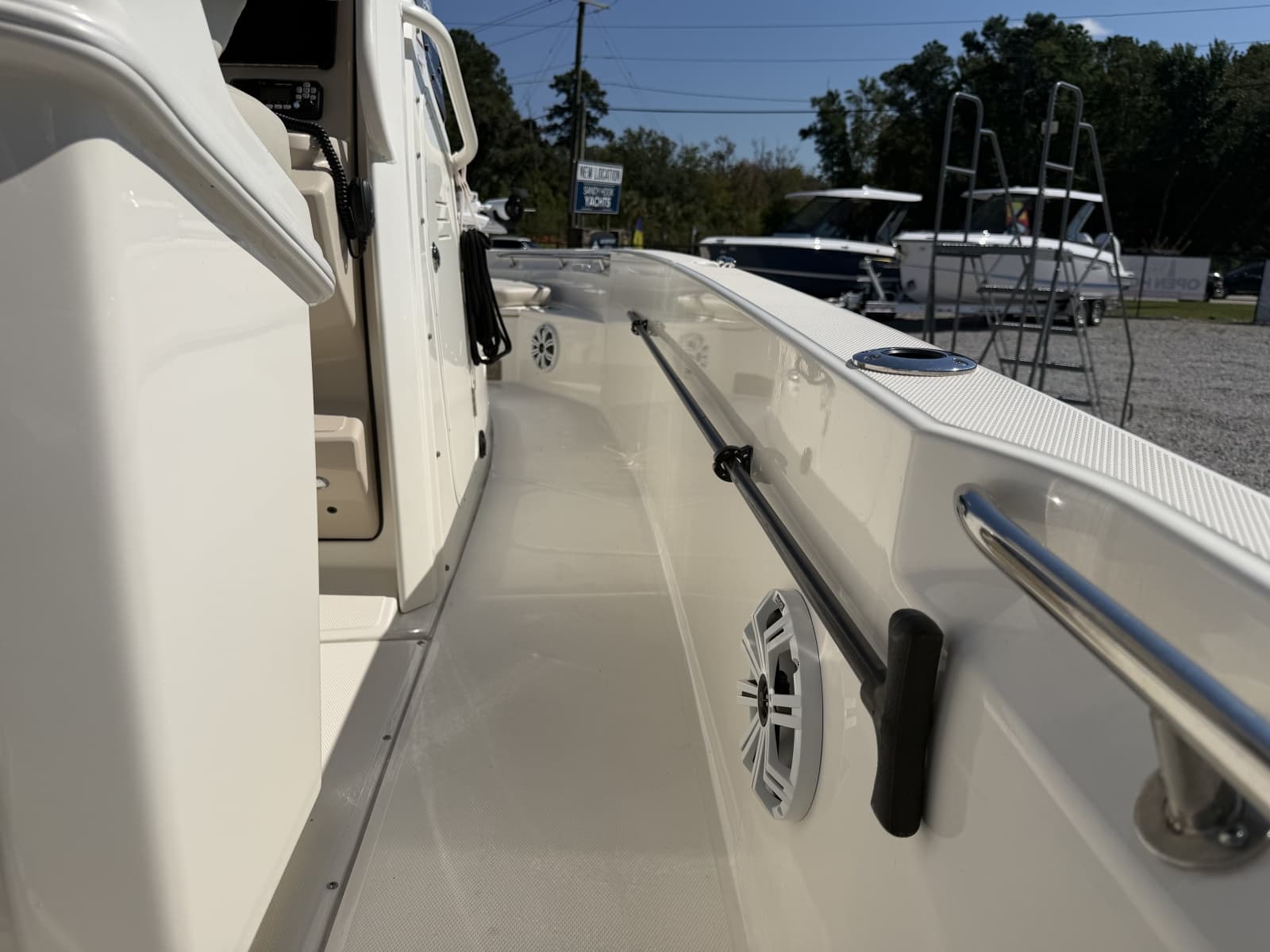 2022 Boston Whaler 220 Dauntless - Photo 14