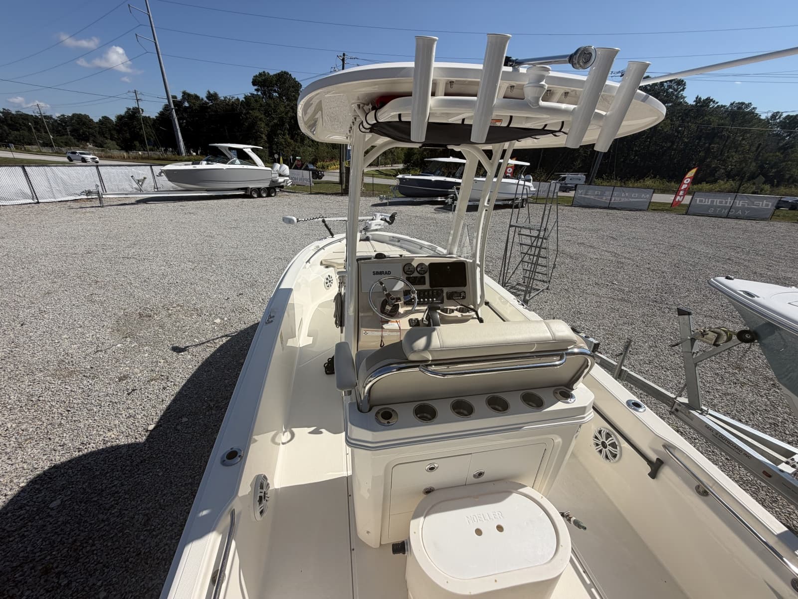 2022 Boston Whaler 220 Dauntless - Photo 8