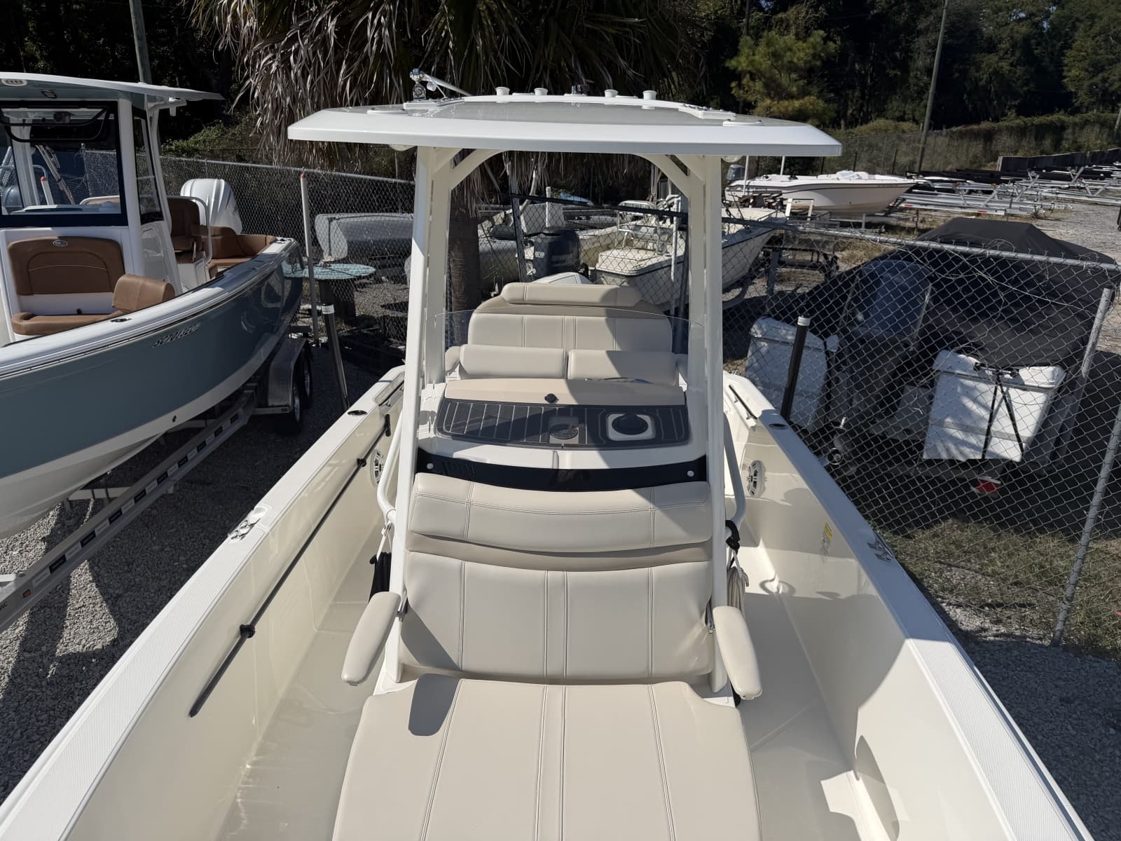2022 Boston Whaler 220 Dauntless - Photo 17