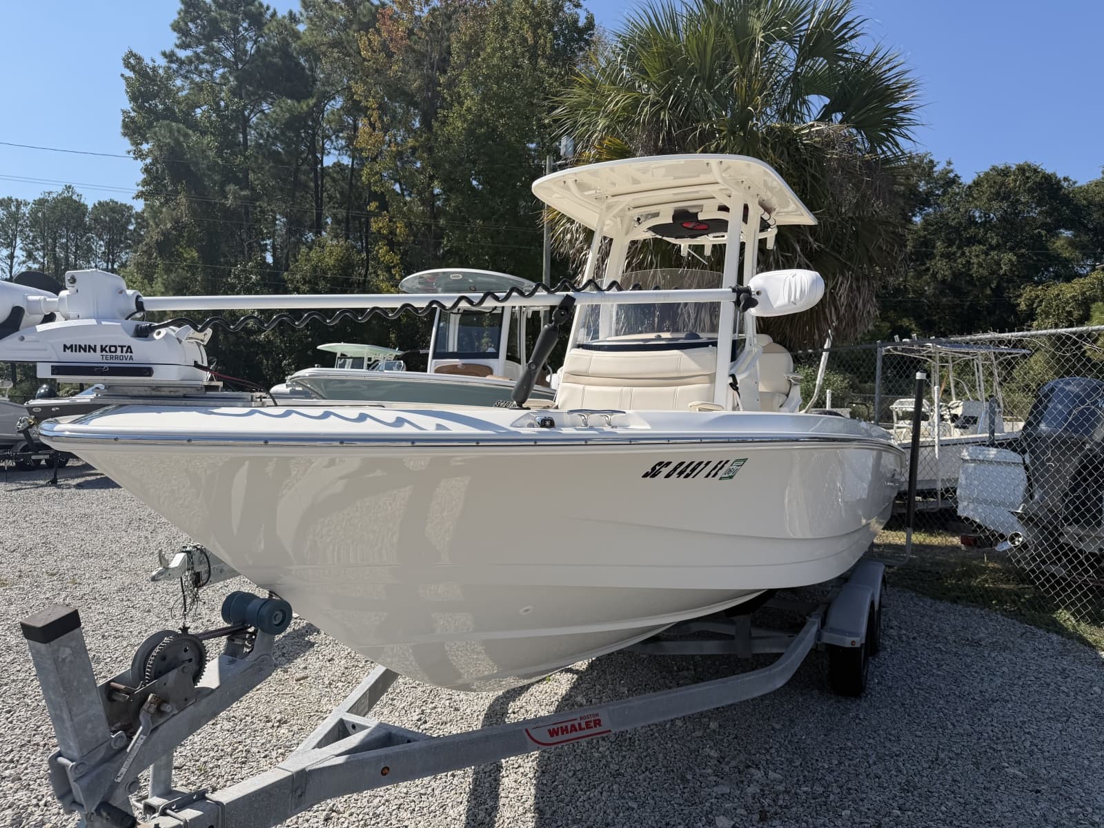 2022 Boston Whaler 220 Dauntless - Photo 2
