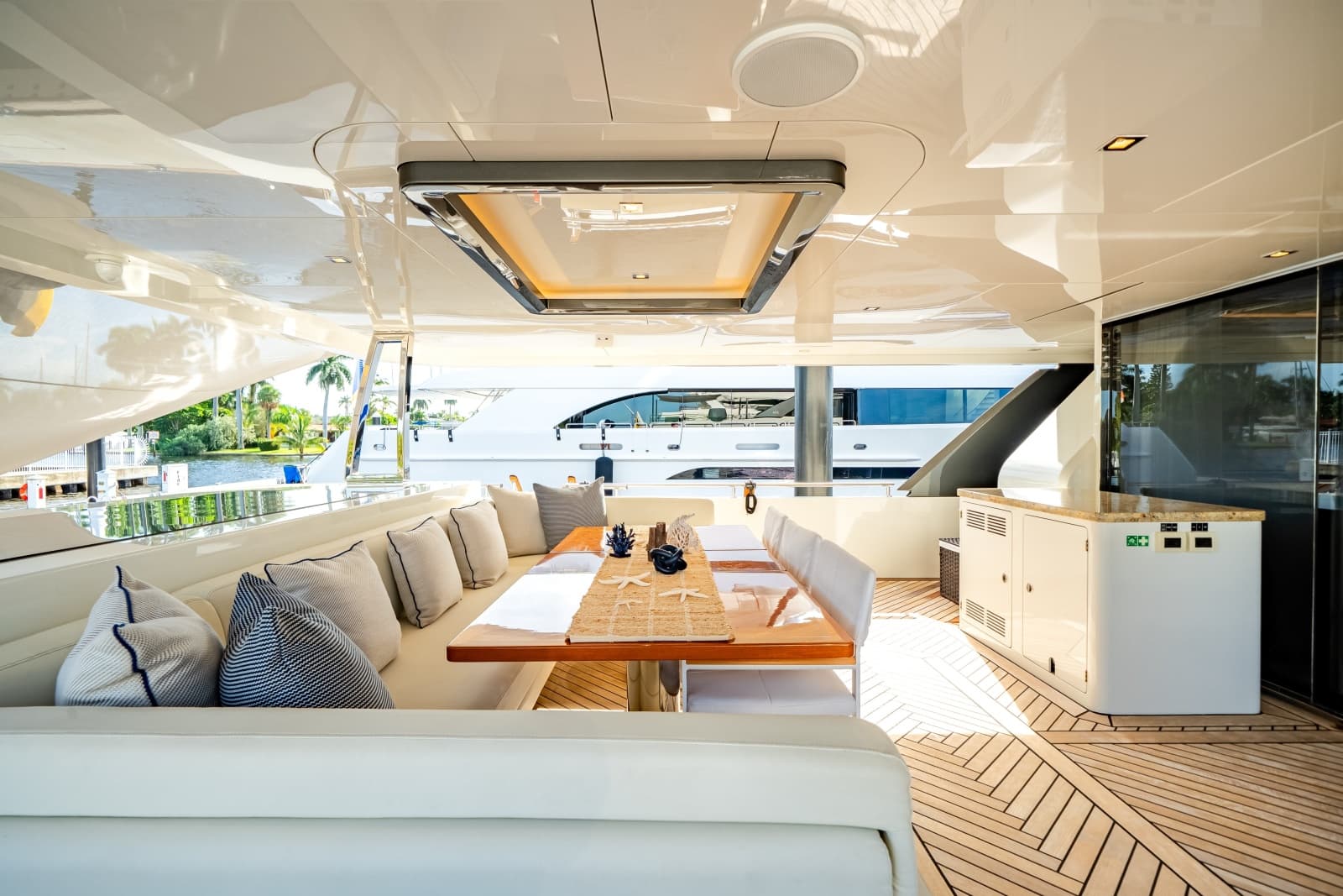 2024 Ocean Alexander 30R - Photo 5