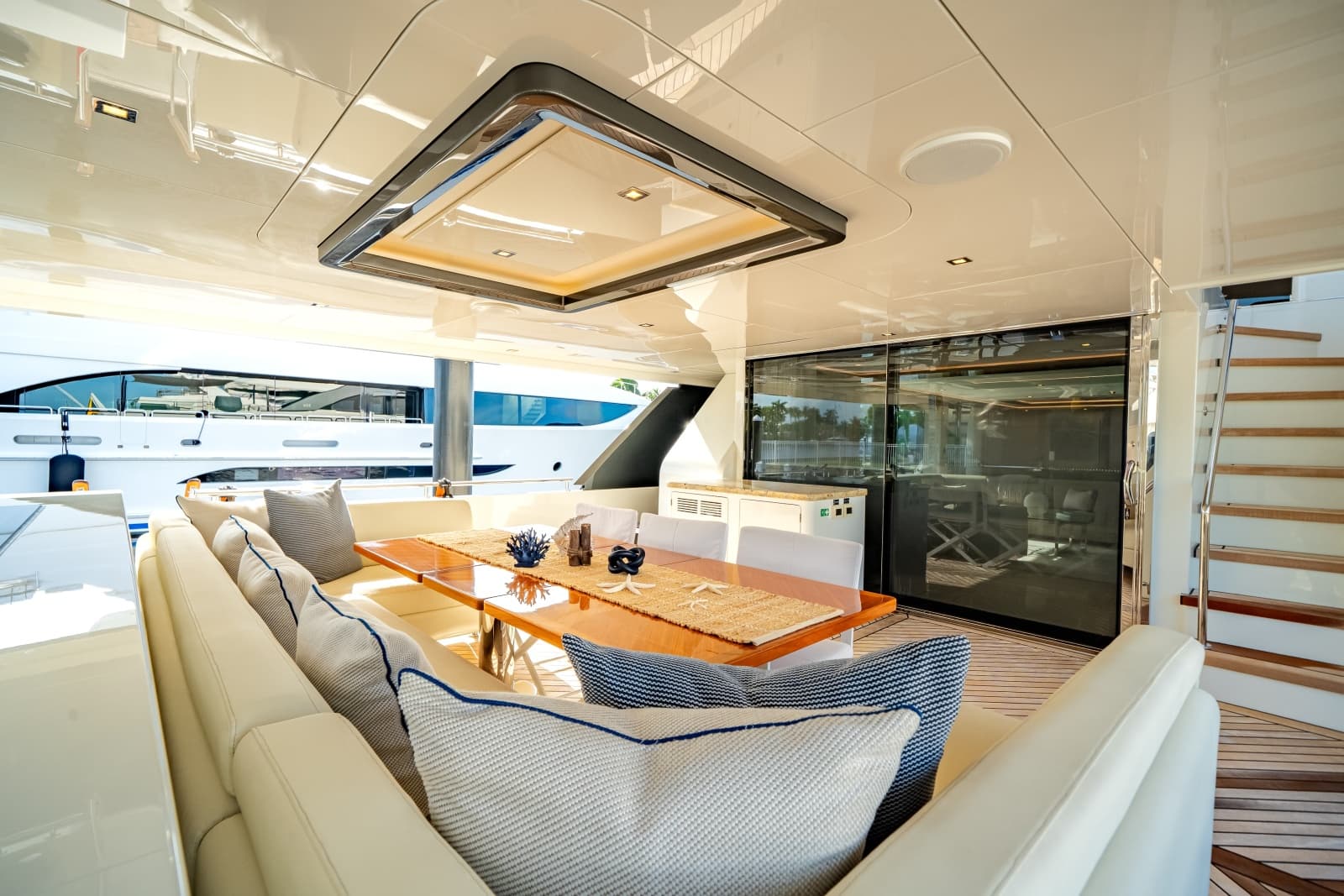 2024 Ocean Alexander 30R - Photo 6