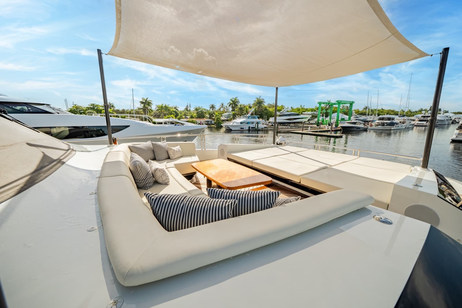 2024 Ocean Alexander 30R - Photo 13