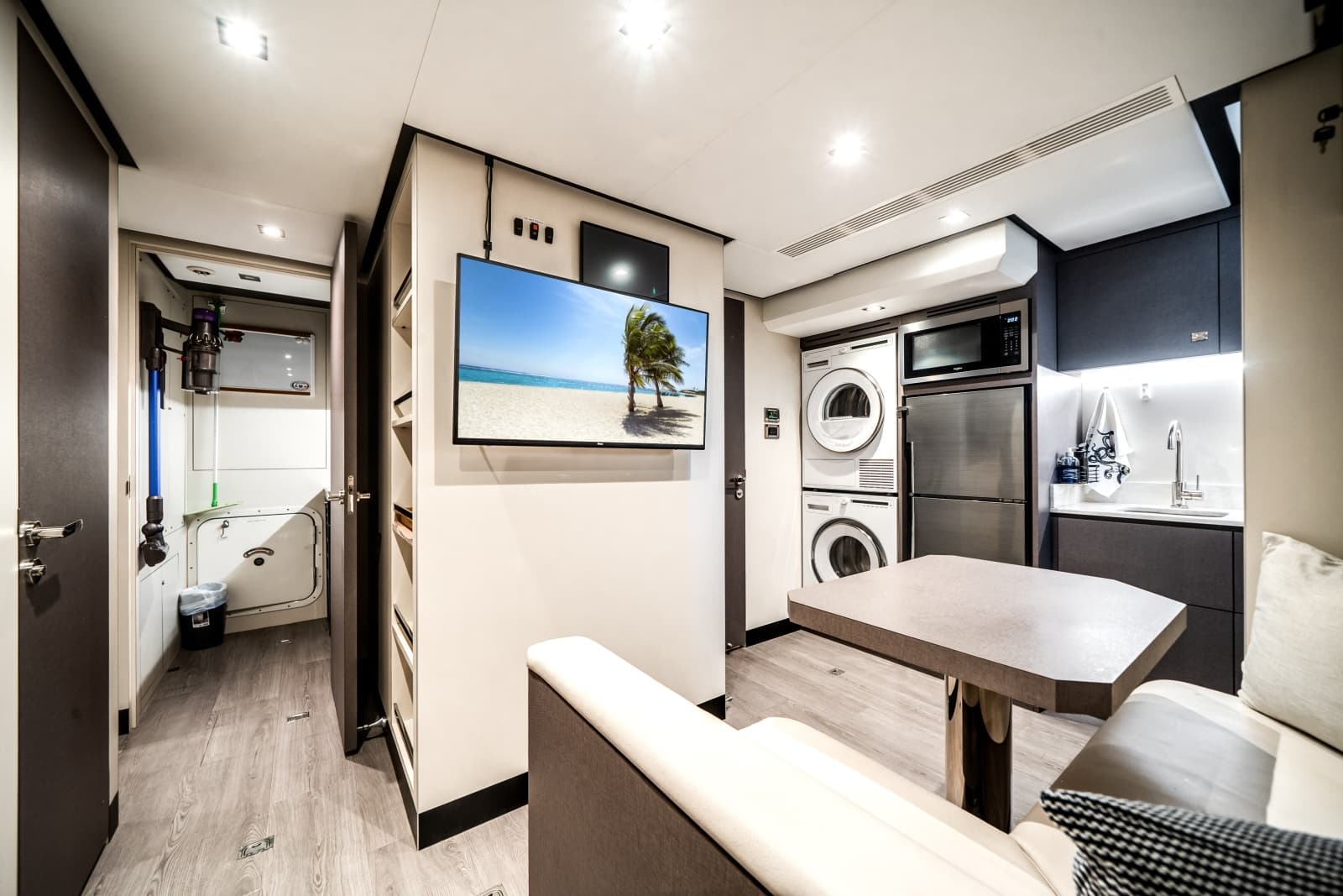 2024 Ocean Alexander 30R - Photo 47