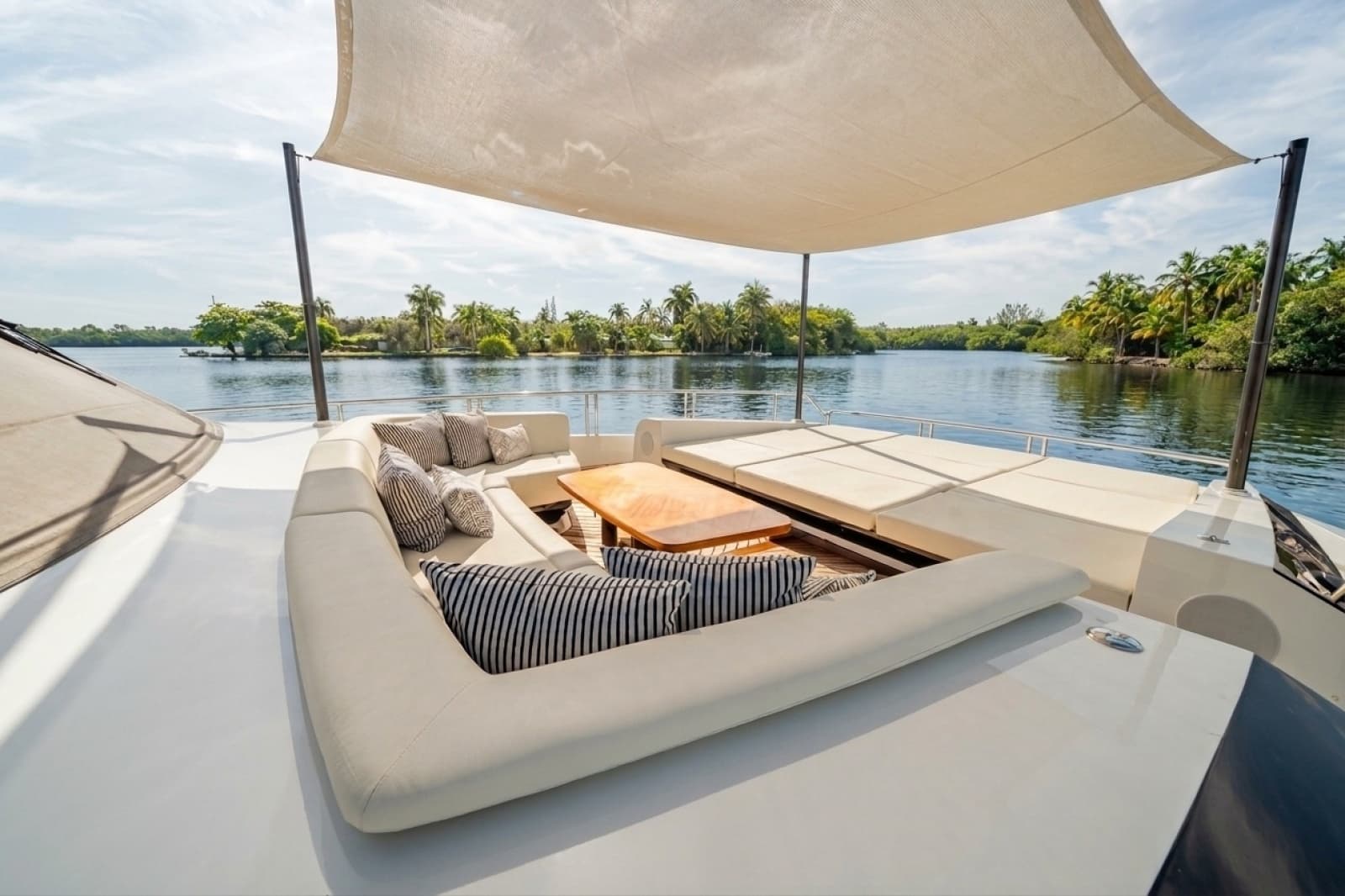 2024 Ocean Alexander 30R - Photo 22