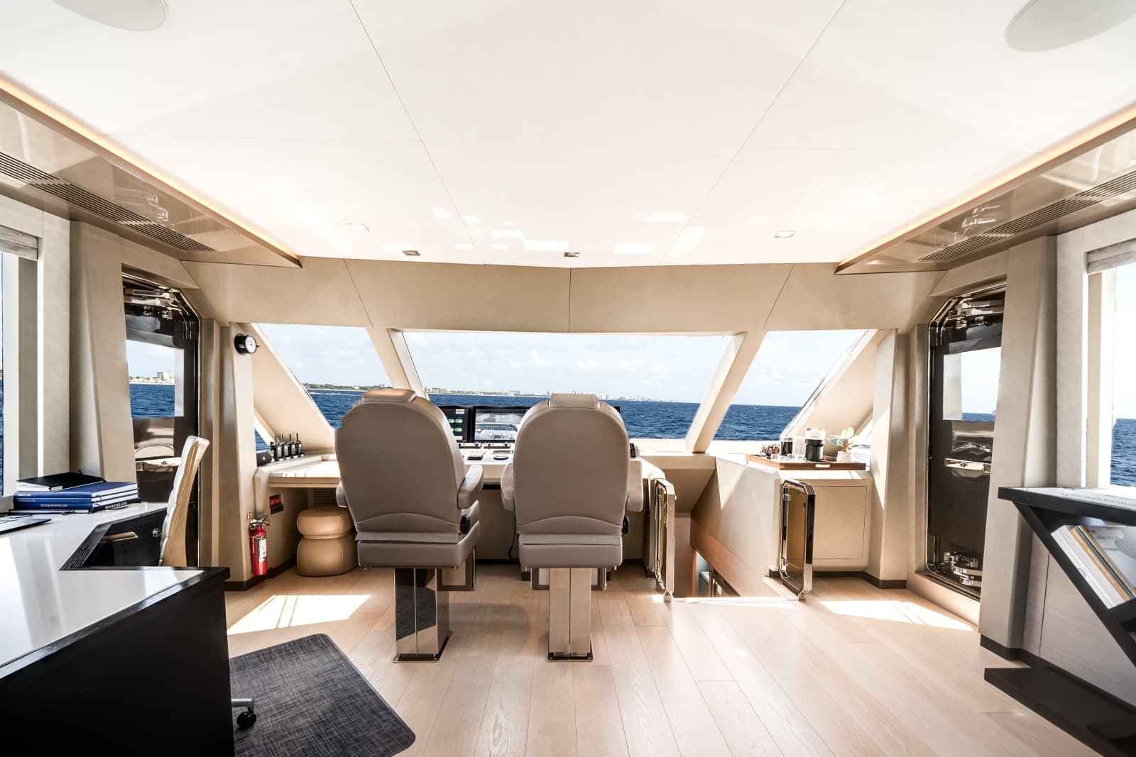 2024 Ocean Alexander 30R - Photo 19