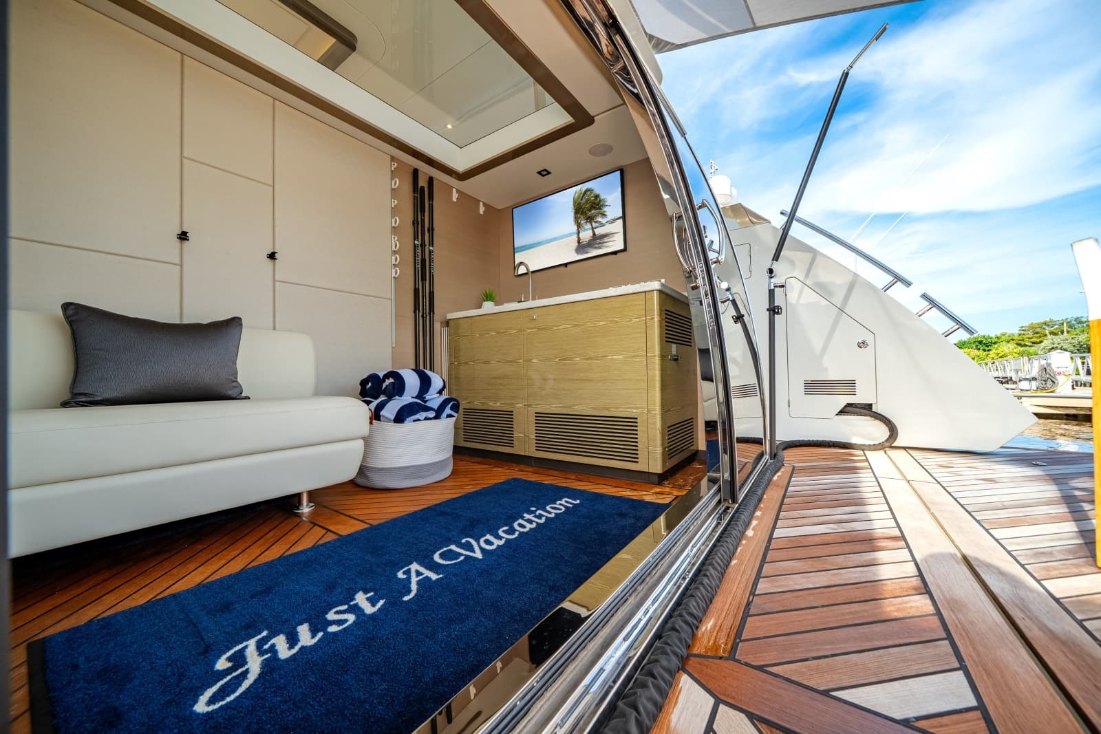 2024 Ocean Alexander 30R - Photo 3