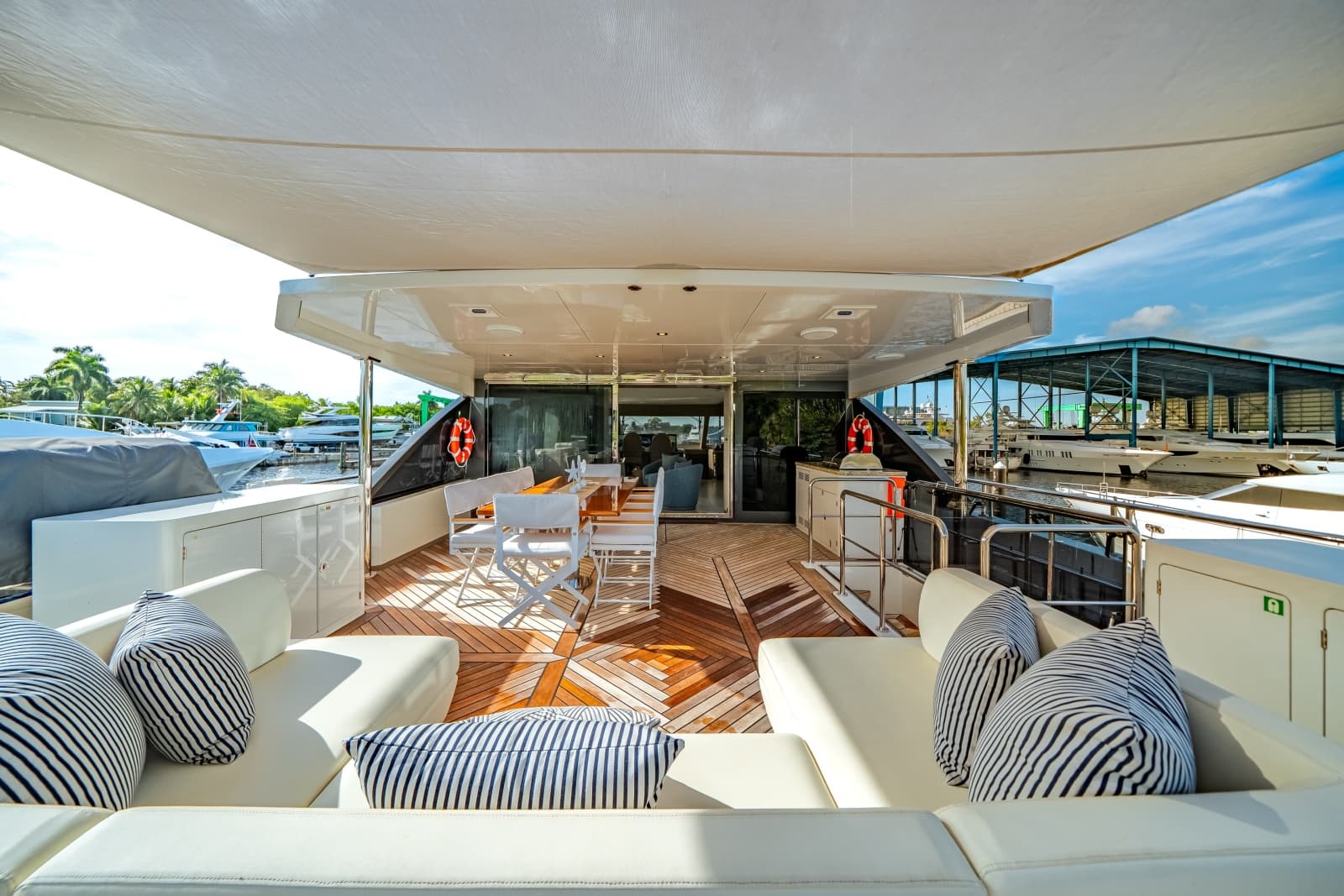 2024 Ocean Alexander 30R - Photo 12
