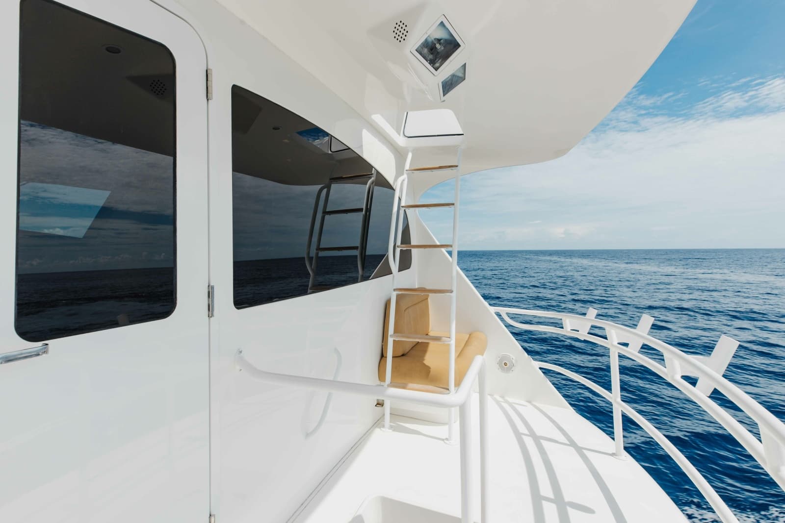 2012 Viking 76 Enclosed Bridge - Photo 31