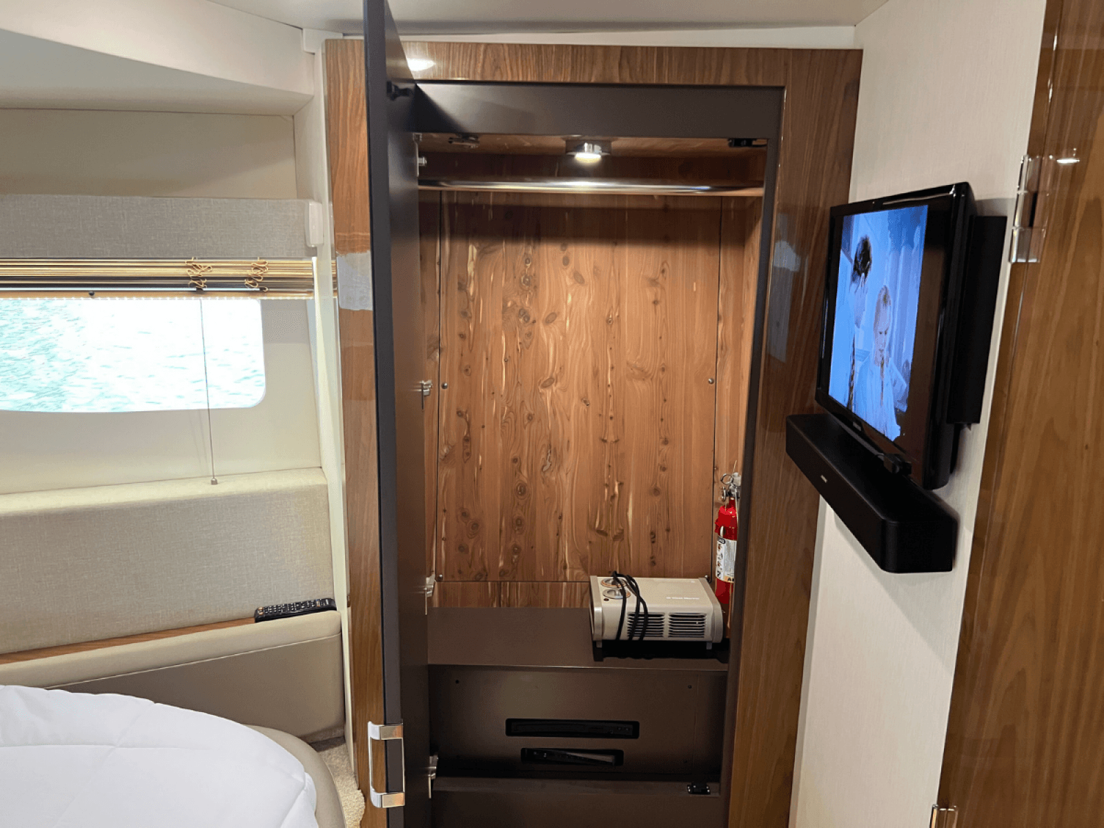 2018 Sea Ray FLY 520 - Photo 81