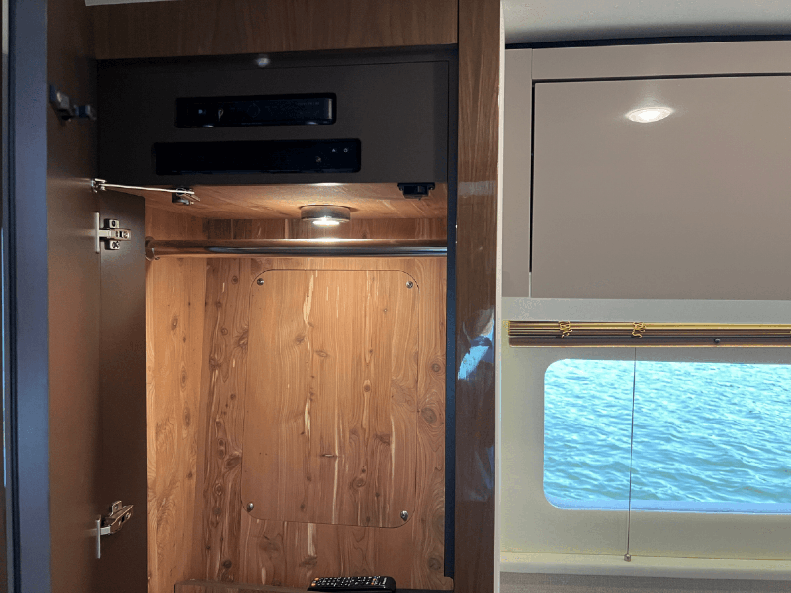 2018 Sea Ray FLY 520 - Photo 77