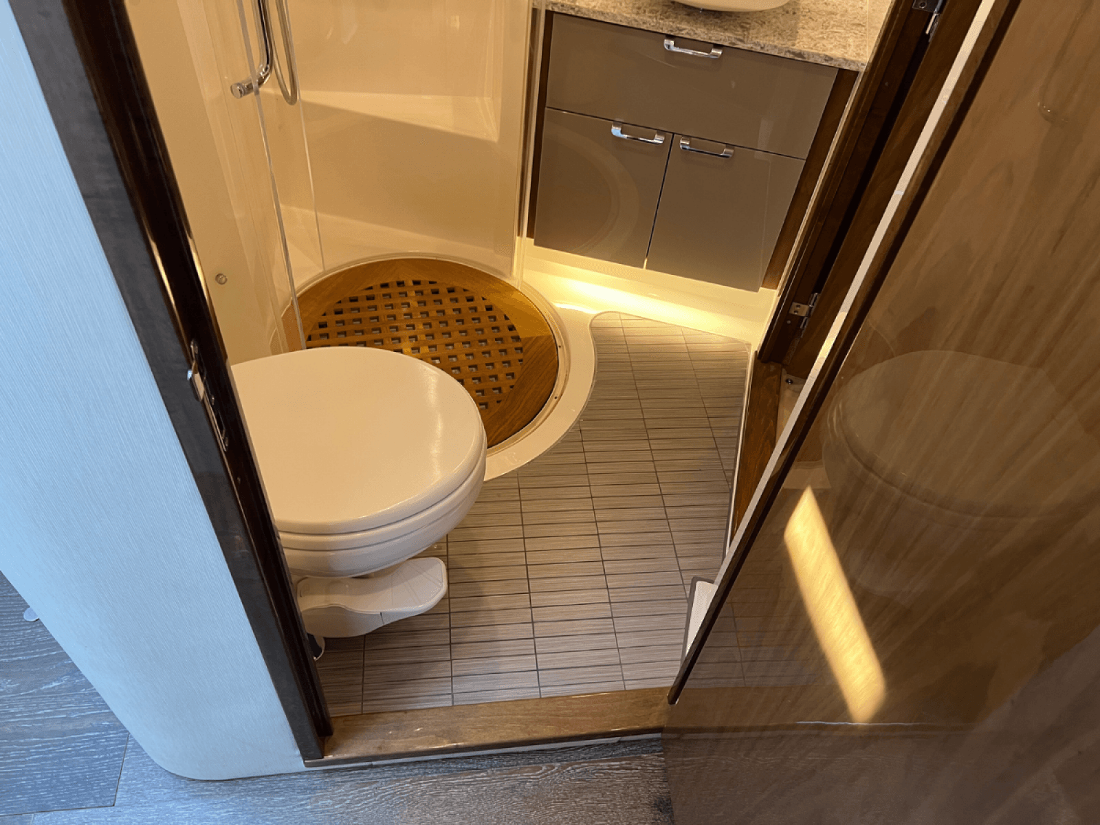 2018 Sea Ray FLY 520 - Photo 86