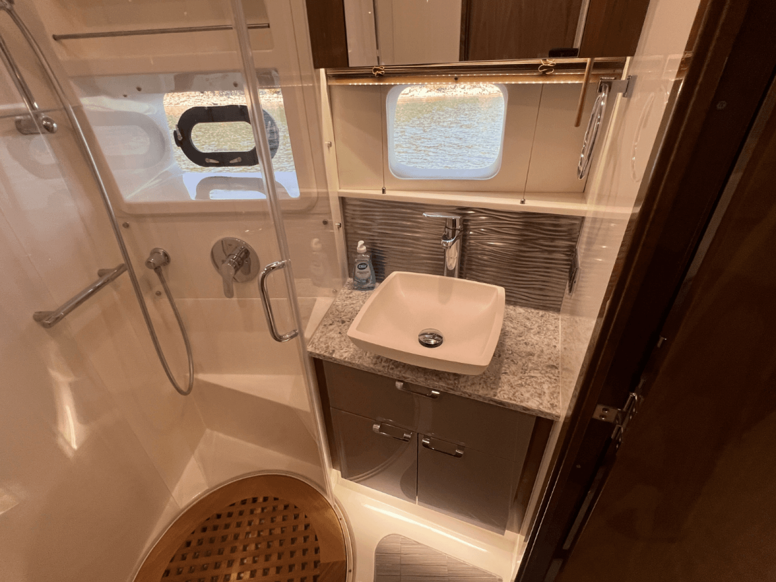 2018 Sea Ray FLY 520 - Photo 83