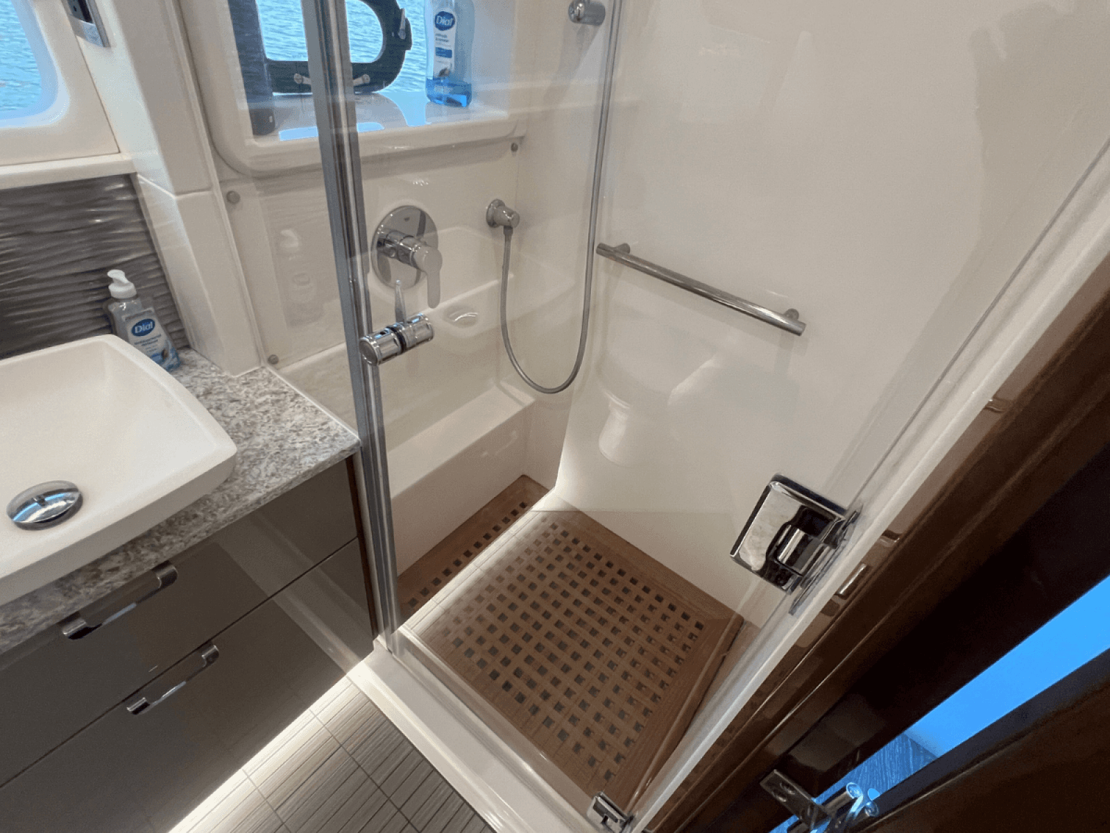 2018 Sea Ray FLY 520 - Photo 96