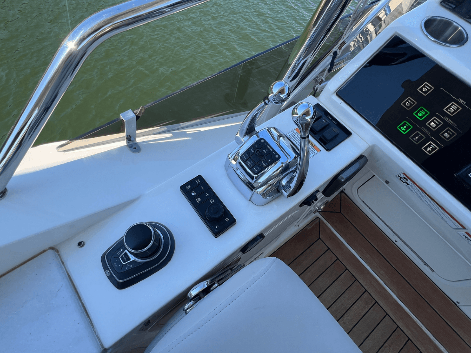 2018 Sea Ray FLY 520 - Photo 36
