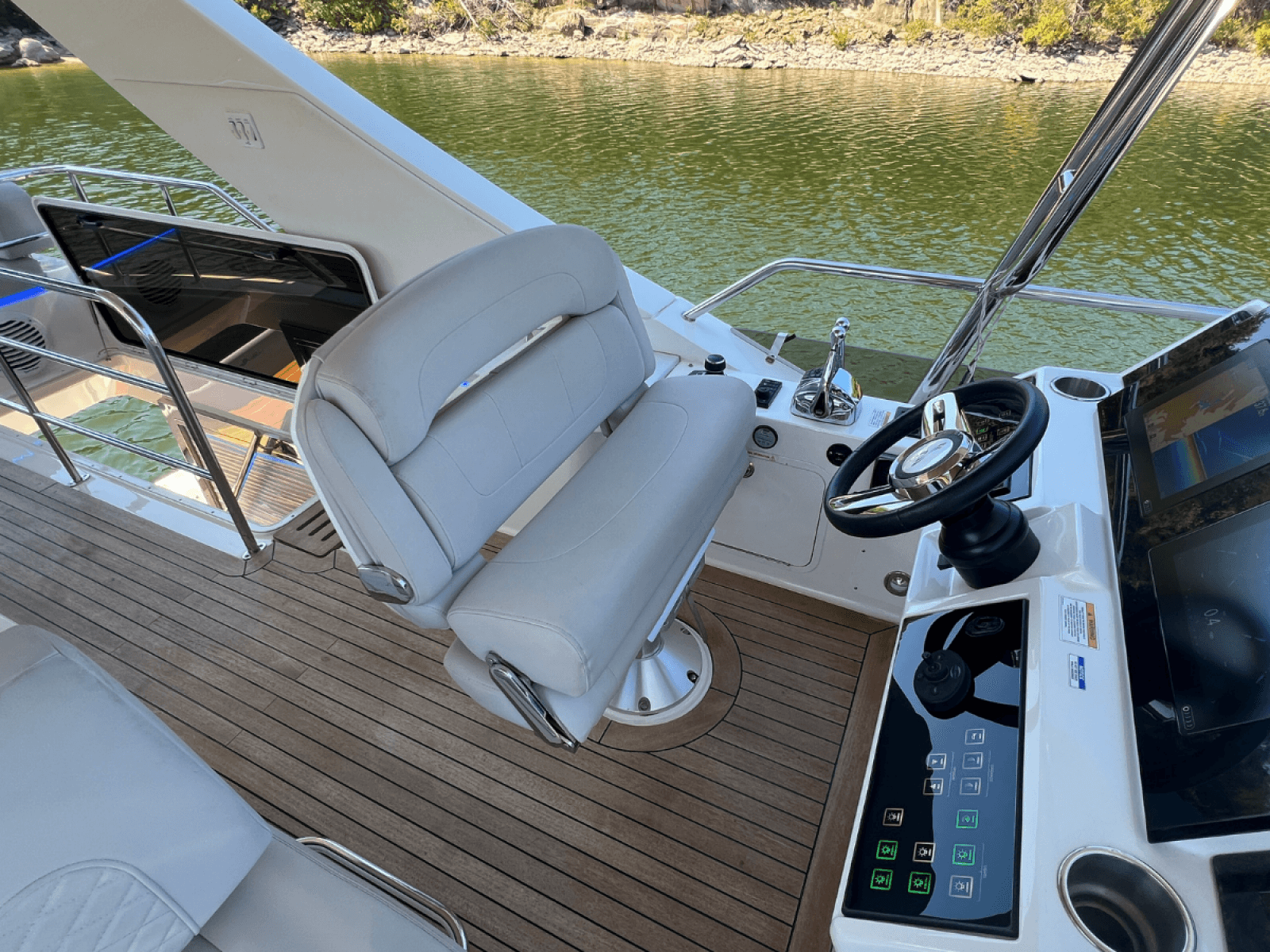 2018 Sea Ray FLY 520 - Photo 37