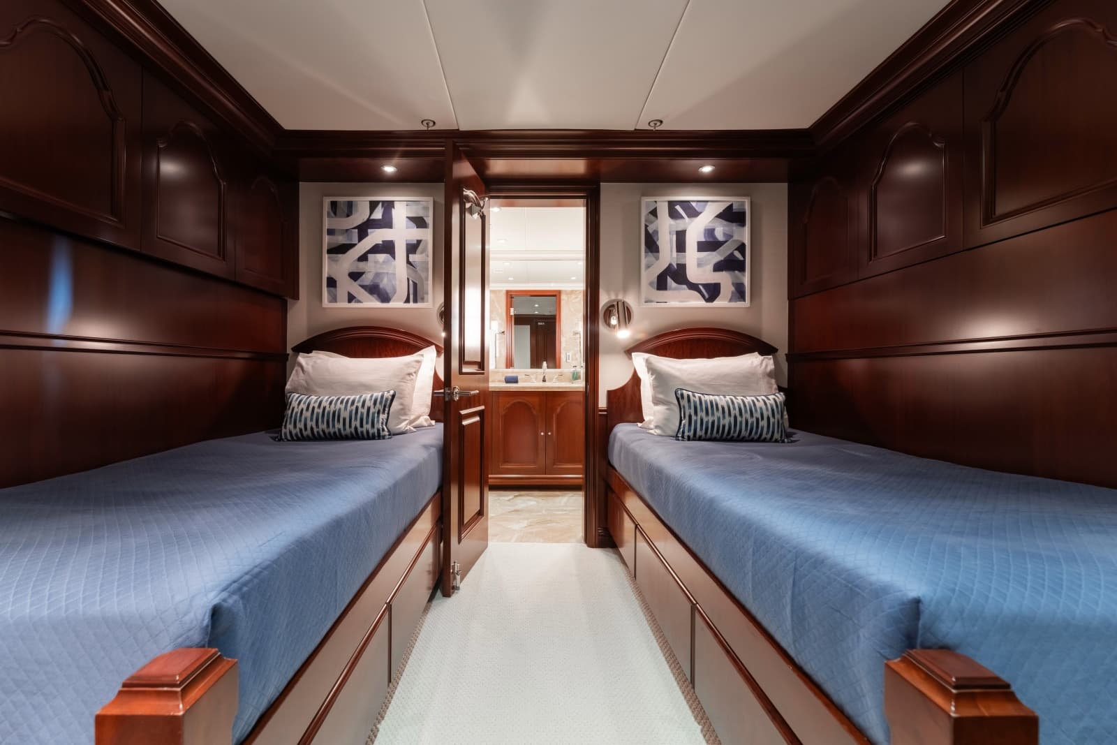 2004 Trinity Yachts  - Photo 24