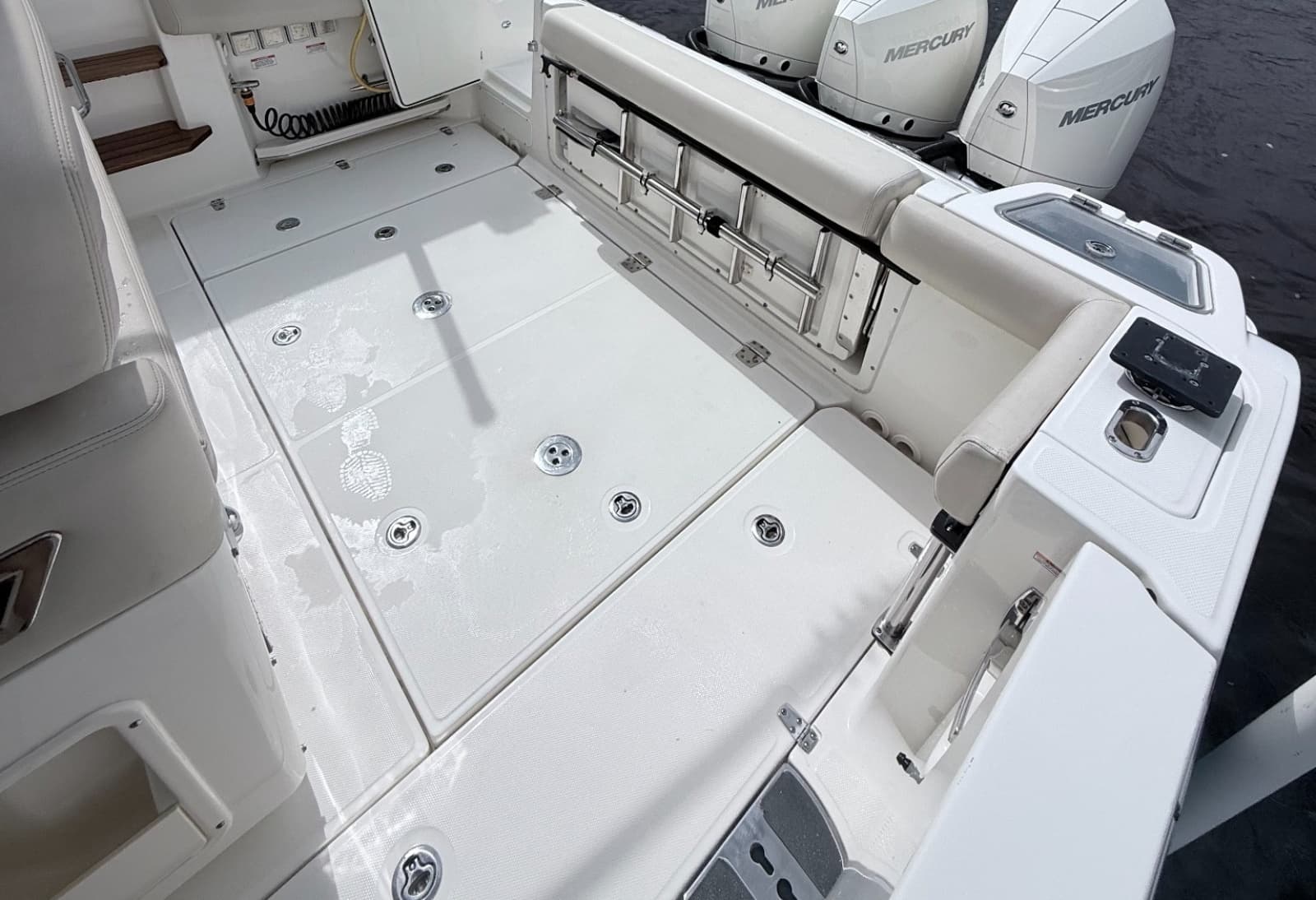 2023 Boston Whaler 350 Realm - Photo 11