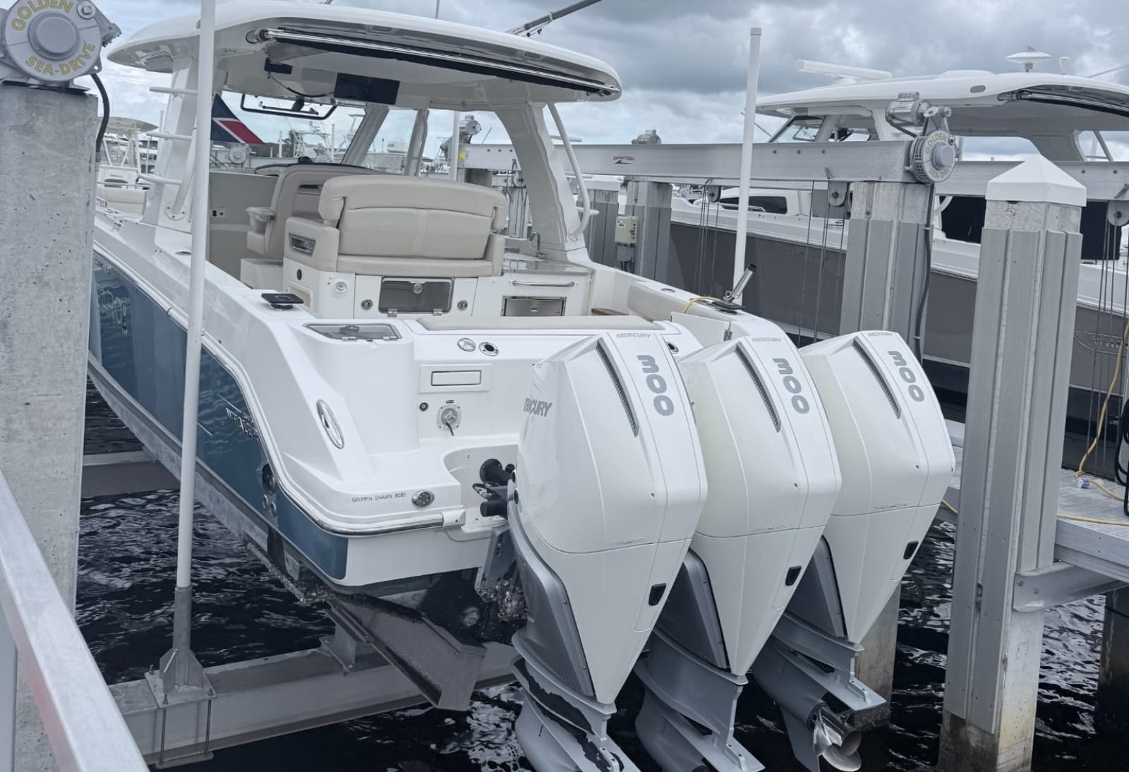 2023 Boston Whaler 350 Realm - Photo 15