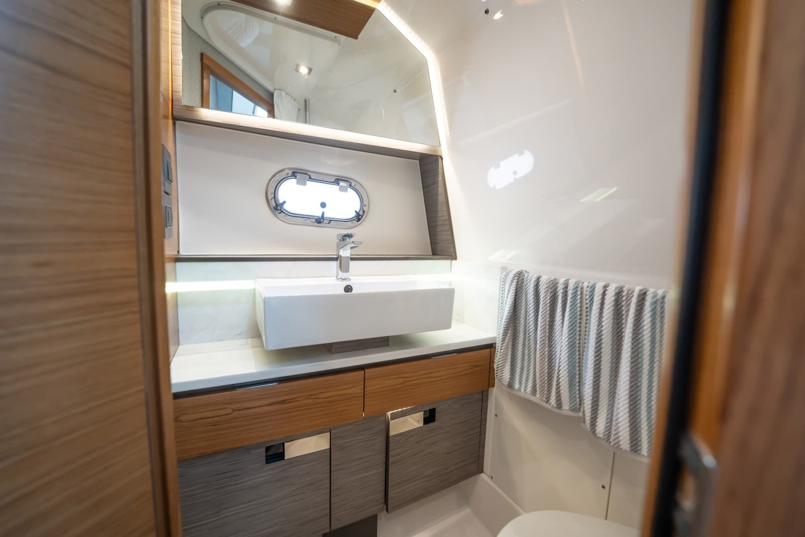 2021 Tiara Sport 43 LS - Photo 23