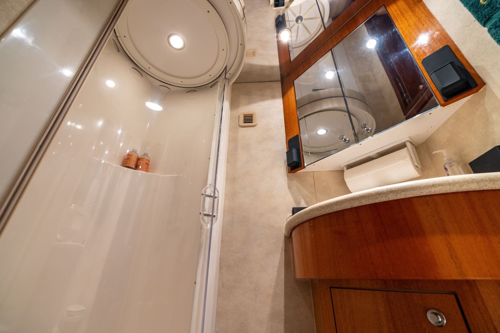 2005 Hatteras 80 Motor Yacht - Photo 65