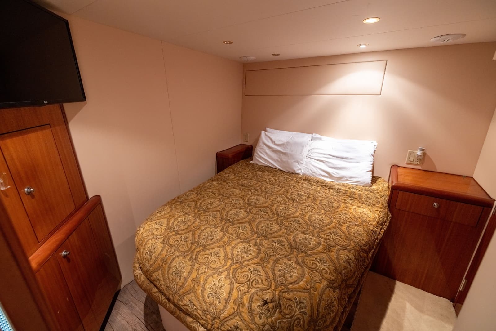 2005 Hatteras 80 Motor Yacht - Photo 68