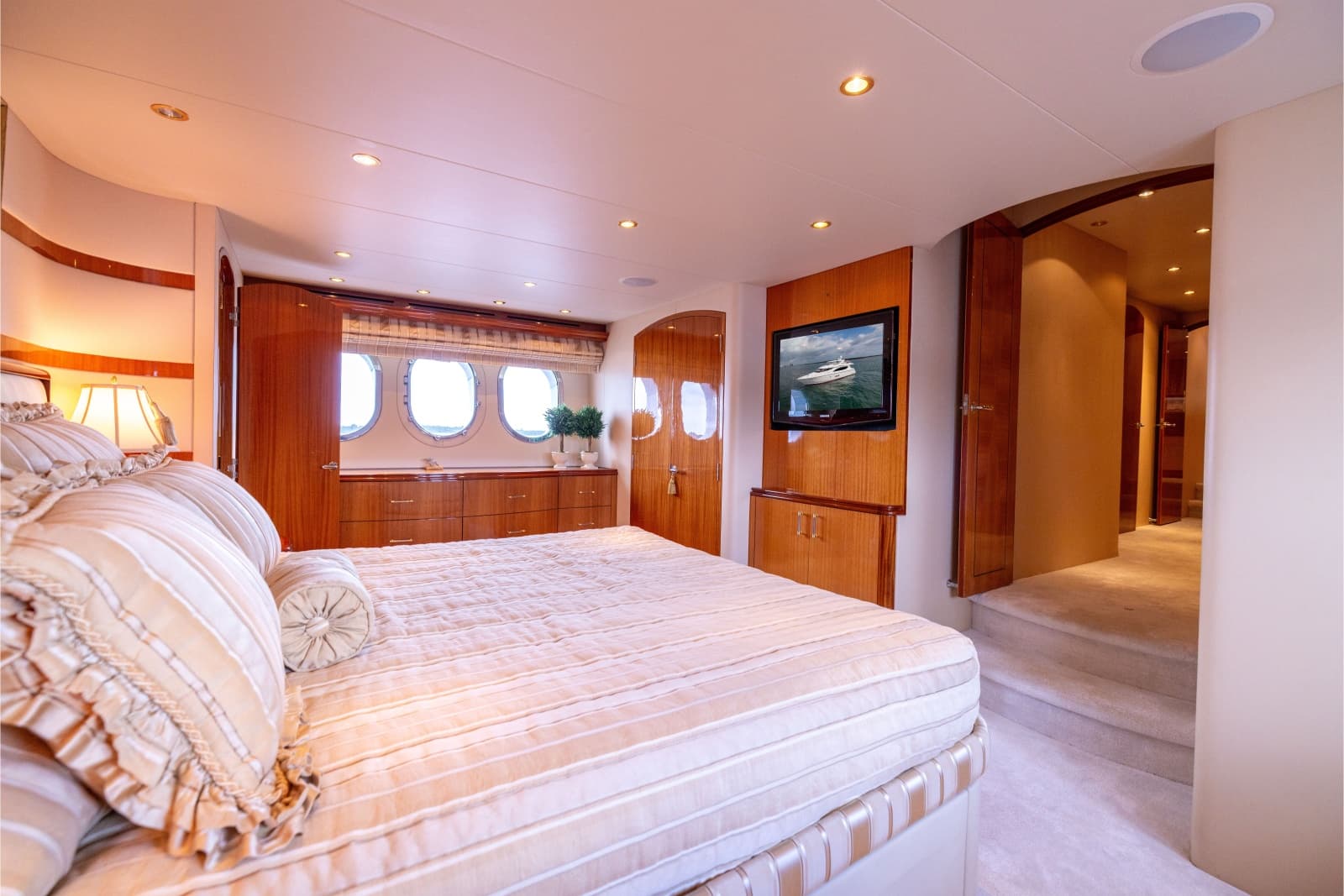 2005 Hatteras 80 Motor Yacht - Photo 56