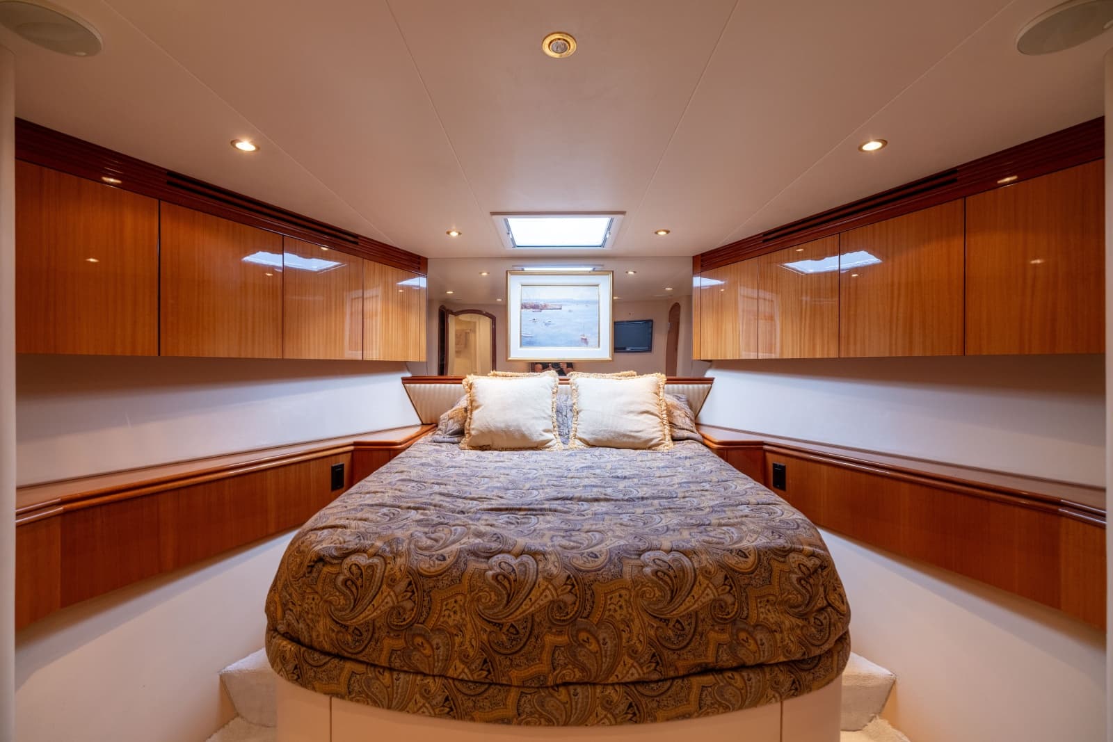2005 Hatteras 80 Motor Yacht - Photo 69