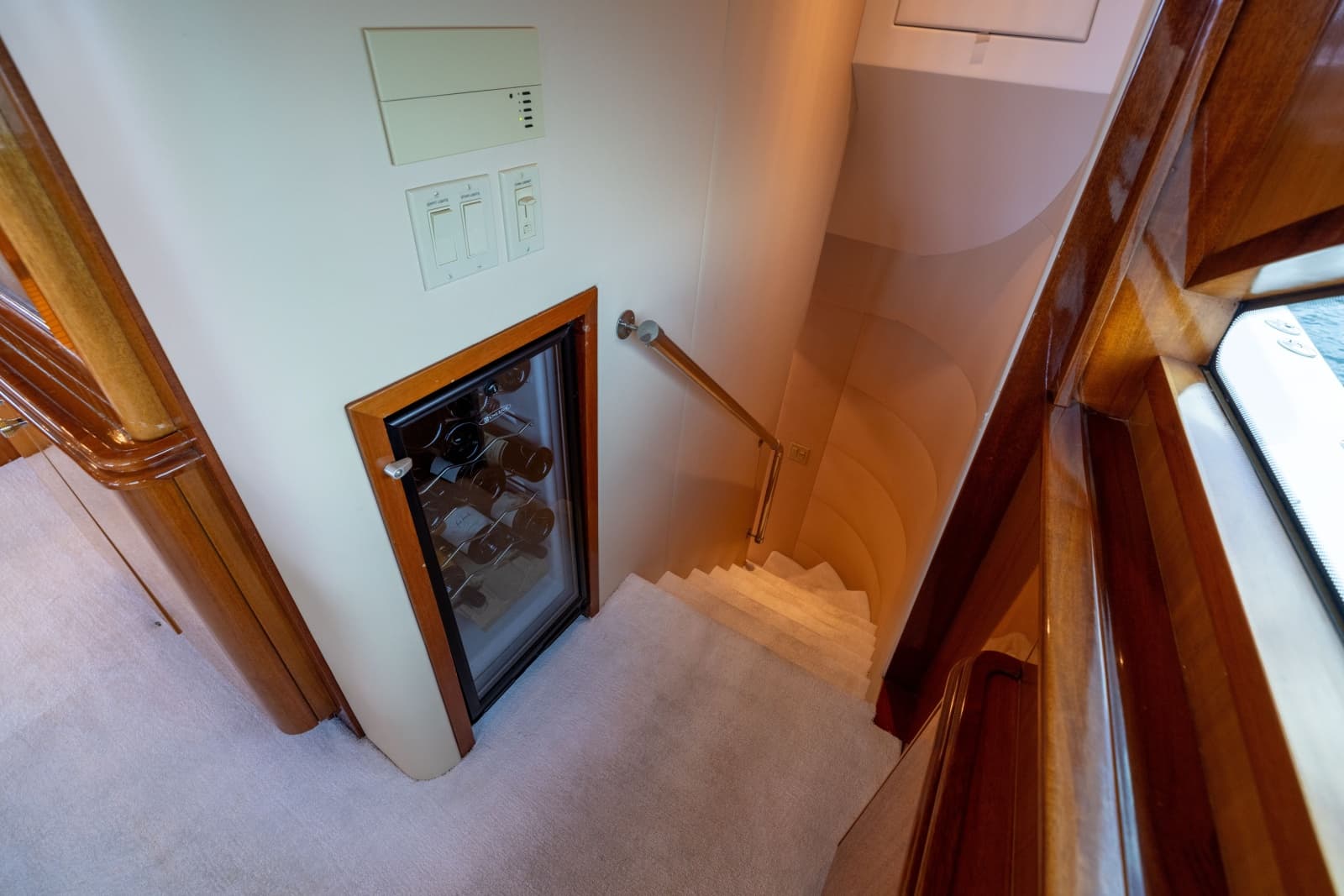 2005 Hatteras 80 Motor Yacht - Photo 51