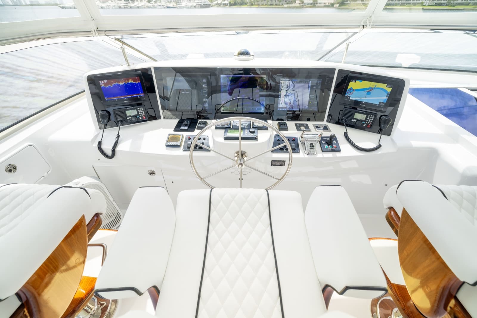 2005 Hatteras 80 Motor Yacht - Photo 30